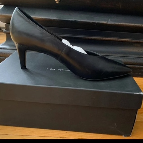 Black Tahari Heels - Picture 1 of 5